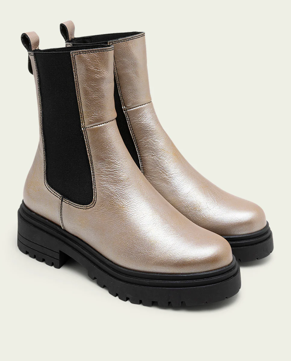 BOTINES DE PIEL METALIZADA PLATINO CON ELÁSTICOS CAMILA - Image 3