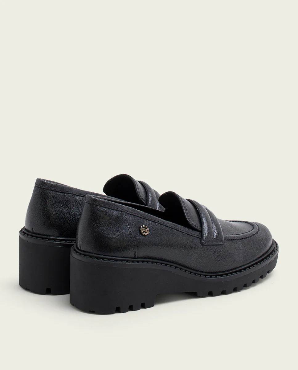 MOCASINES DE PIEL CON CUÑA NEGRA LARI - Image 3