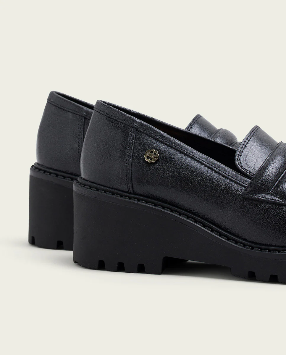 MOCASINES DE PIEL CON CUÑA NEGRA LARI - Image 4