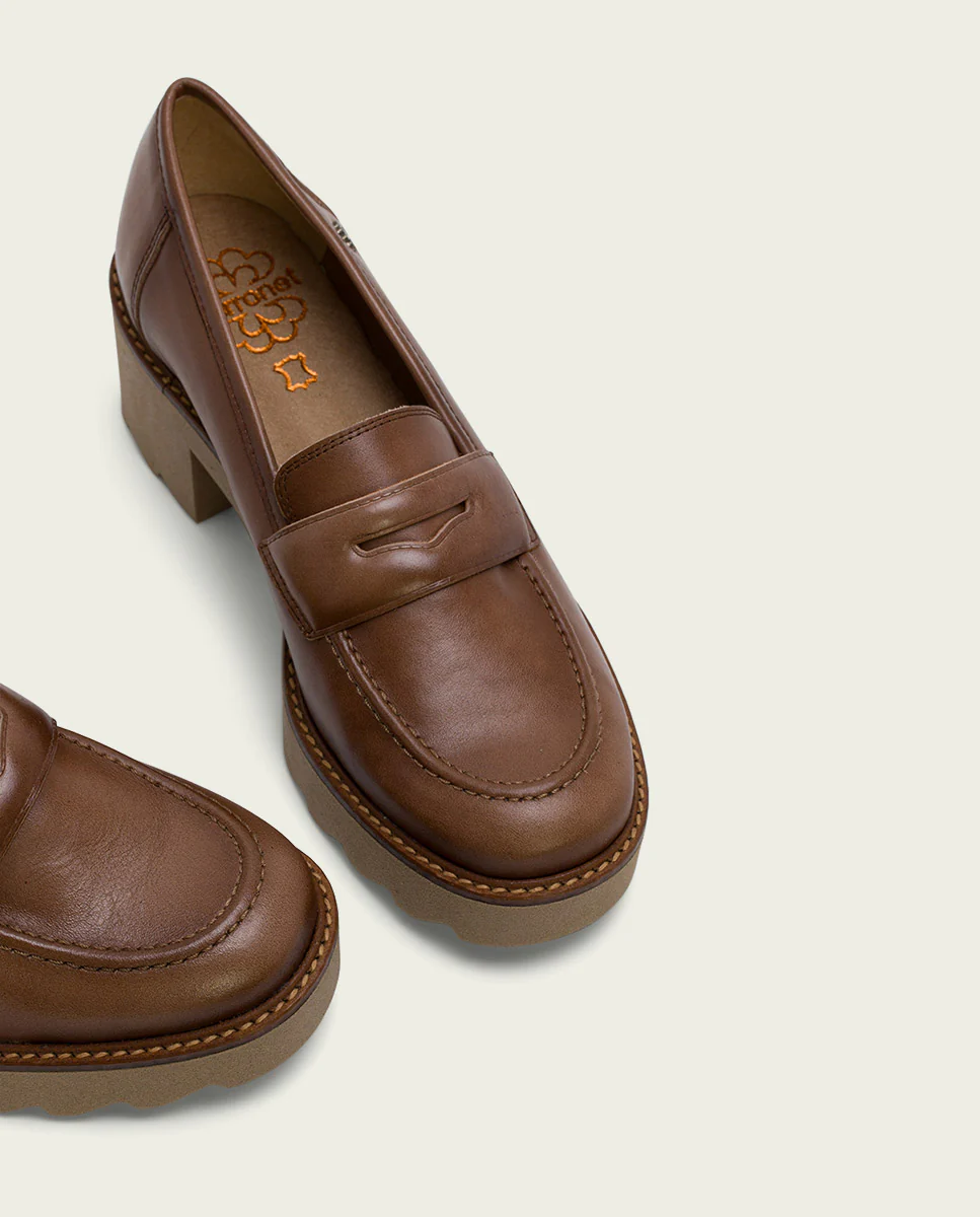 MOCASINES DE PIEL CON TACÓN TAUPE MABEL - Image 5
